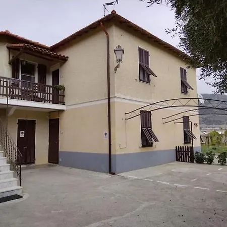 Feriehus Casa Noemi, A Pochi Passi Dalle Spiagge E Dal Centro Di Arma Di Taggia. Arma di Taggia
