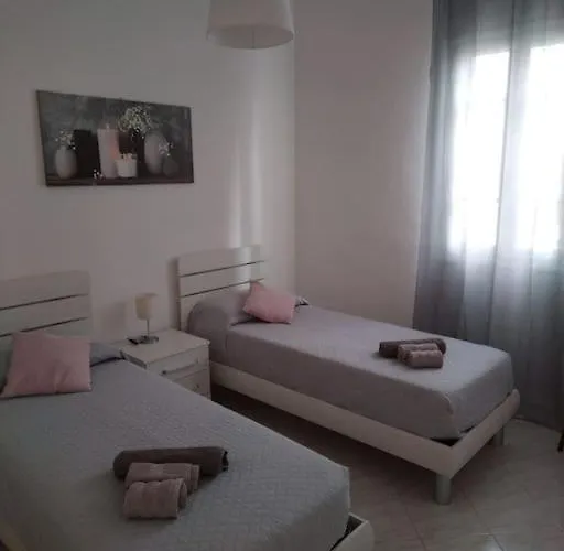 Feriehus Casa Noemi, A Pochi Passi Dalle Spiagge E Dal Centro Di Arma Di Taggia. Arma di Taggia