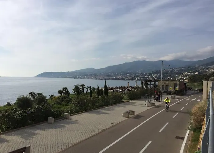 Casa Noemi, A Pochi Passi Dalle Spiagge E Dal Centro Di Arma Di Taggia. Σπίτι διακοπών *
